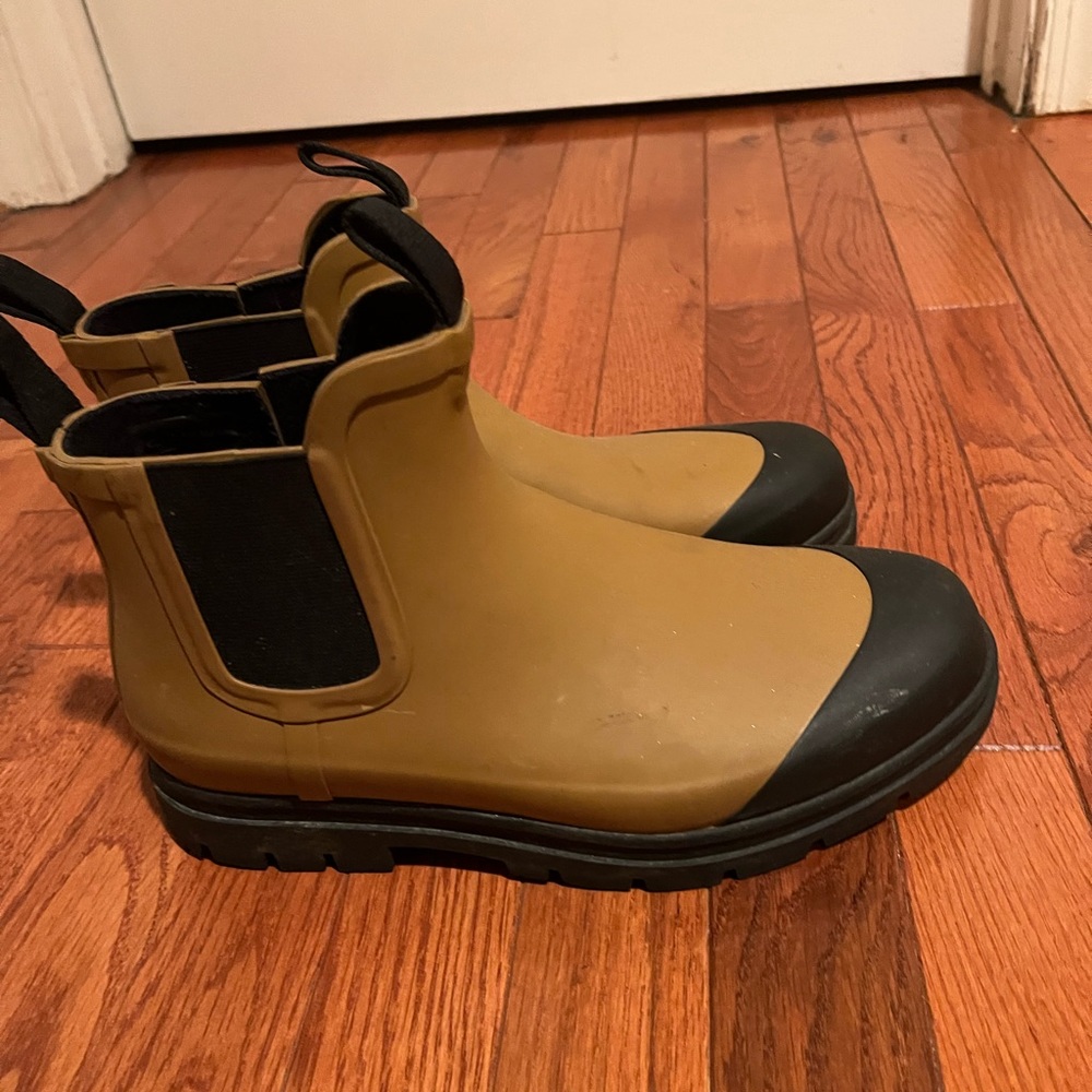 Everlane Chelsea Rain Boots
